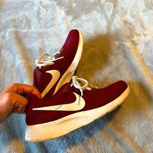 Good Condition Wine Colored Nike Roshe Sneakers